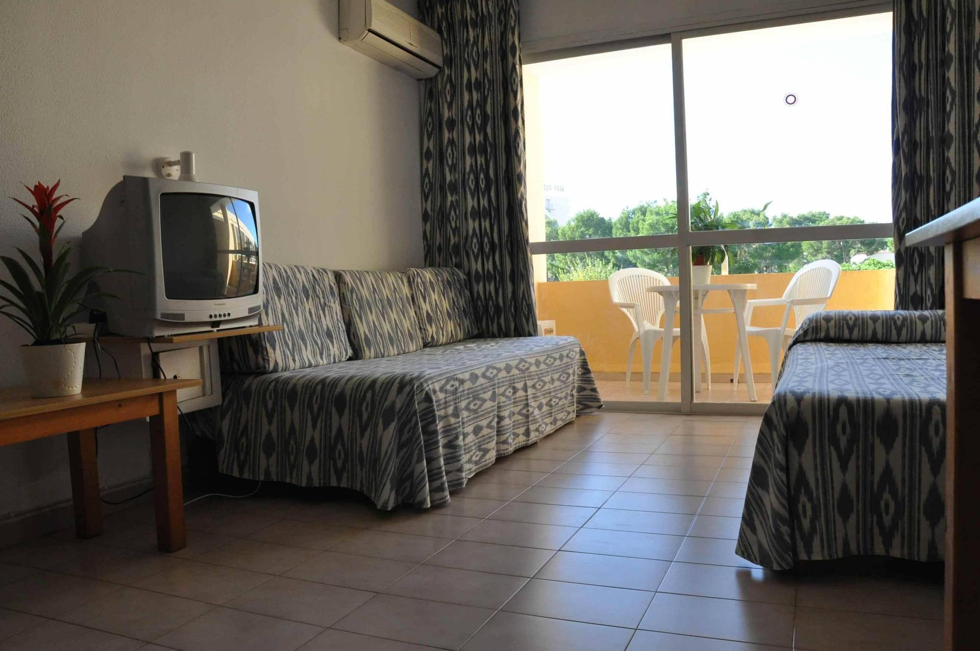 Alper Apartments Mallorca Palmanova Екстериор снимка